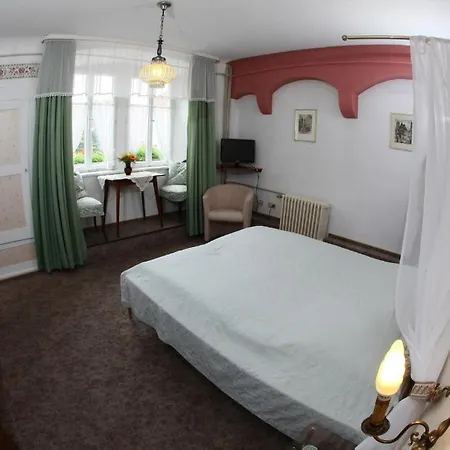 Roter Hahn Πανσιόν