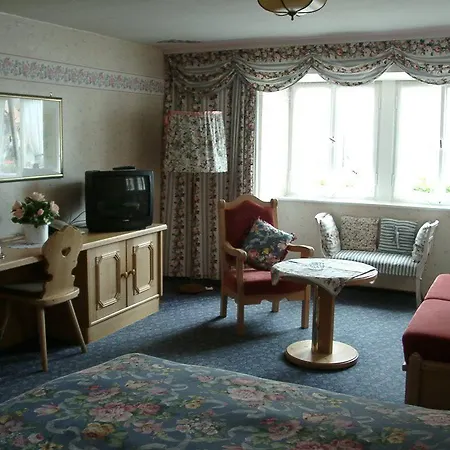 Πανσιόν Roter Hahn