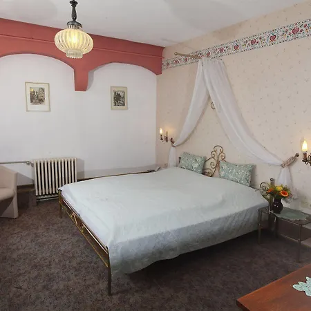 Πανσιόν Roter Hahn 3*