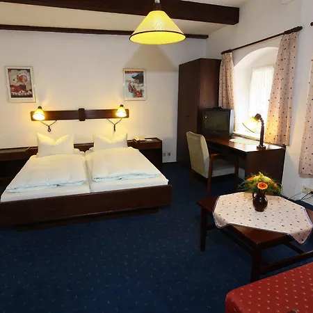 Πανσιόν Roter Hahn Ρότενμπουργκ (Τάουμπερ)